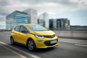 Opel Ampera-e - Basispreis: 39.330 Euro; Reichweite: 520 km; Beschleunigung 0-100: 7,3 s; Nennkapazität: 60 kWh; Höchstgeschwindigkeit: 150 km/h - Foto: Newspress