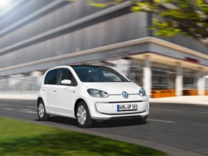 VW e-up - Basispreis: 26.900 Euro; Reichweite: 160 km; Beschleunigung 0-100: 12,4 s; Nennkapazität: 18,7 kWh; Höchstgeschwindigkeit: 130 km/h - Foto: Newspress