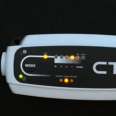CTEK CT5 Time To Go 12 V AGM Modus Autobatterie laden restzeit eine Stunde