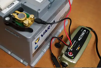 Batteriepolklemmen Autobatterie für Erhaltungsladung mit CTEK MXS 5.0