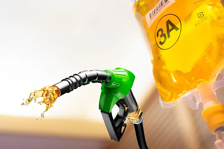 eFuels synthetischer Kraftstoff-Ampel Parteien entscheiden Zulassung für Verbrenner