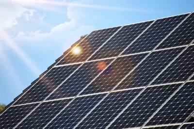 Indach Photovoltaik Anbieter Vorteile Nachteile und mehr - braucht man noch Dachziegel